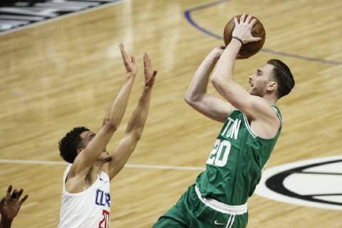 March 11, 2019 - Los Angeles, California, U.S - Boston Celtics Gordon Hayward (20) shoots over Los Angeles ClippersÃ¢â‚¬â ¢ Landry Shamet (20) during an NBA Basketball Herren USA basketball game between Los Angeles Clippers and Boston Celtics, Monday, March 11, 2019, in Los Angeles. NBA 2019: Clippers vs Celtics - ZUMAc68_ 20190311_zaf_c68_014 Copyright: xRingoxChiux