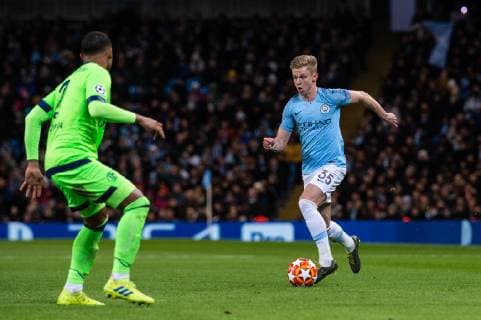 Manchester City v FC Schalke 04 UEFA Champions League Oleksandr Zinchenko of Manchester City takes on Weston McKennie of FC Schalke 04 during the UEFA Champions League match at the Etihad Stadium, Manchester Content Not Available For UK Newspapers Copyright: xMattxWilkinsonx FIL-12983-0012