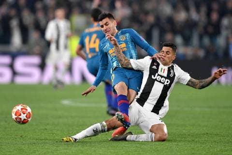 Angel Correa of Atletico Madrid and Joao Cancelo of Juventus compete for the ball during the Uefa Champions League 2018 2019 round of 16 second leg football match between Juventus and Atletico Madrid at Juventus stadium, Turin, March, 12, 2019 Foto Andrea Staccioli Insidefoto andreaxstaccioli