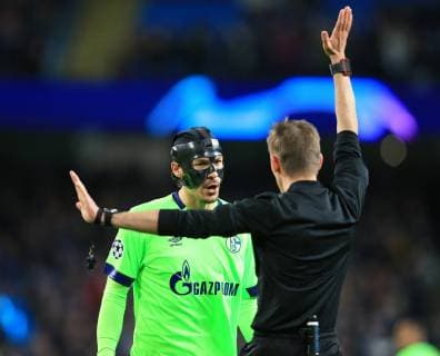 12th March 2019, Etihad Stadium, Manchester, England; UEFA Champions League football, round of 16, 2nd leg, Manchester City versus FC Schalke; Benjamin Stambouli of FC Schalke disputes a decision of referee Clement Turpin  ActionPlus12114131 DavidxBlunsden