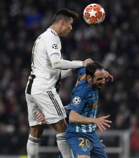 (190313) -- TURIN, March 13, 2019 (Xinhua) -- Juventus s Cristiano Ronaldo (L) vies with Atletico Madrid s Juanfran during the UEFA Champions League round 16 second leg match in Turin, Italy, Mar.12, 2018. Juventus won 3-0. (Xinhua Alberto Lingria) (SP)ITALY-TURIN-SOCCER-UEFA CHAMPIONS LEAGUE-JUVENTUS VS ATLETICO MADRID 