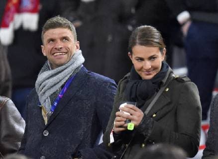13 03 2019 Football UEFA Champions League 2018 2019 Round of sixteen return FC Bayern Munich FC Liverpool in the Allianz Arena Munich Thomas Müller FC Bayern Munich with his wife Lisa DFL and DFB regulations prohibit any use of photographs as image sequences and or quasi video