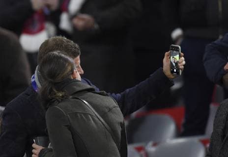13 03 2019 Football UEFA Champions League 2018 2019 Round of sixteen return FC Bayern Munich FC Liverpool in the Allianz Arena Munich Thomas Müller FC Bayern Munich with his wife Lisa Here Thomas makes a Selfie DFL and DFB regulations prohibit any use of photographs as image sequences and or quasi video