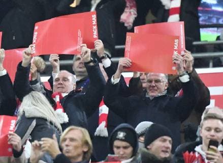 Football Men Season 2018 2019 Champions League Round of 16 Return FC Bayern Munich FC Liverpool v l President Uli Hoeneß Bayern Munich Chairman of the Board Karl Heinz Rummenigge Bayern Munich in the stands 13 03 2019 Copyright: xMatthiasxKochx