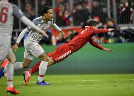 Robert Lewandowski FC Bayern Munich demands penalty kick penalty after duel action Champions League CL Round of 16 return FC Bayern Munich FCB vs FC Liverpool 13 03 2018 DFL REGULATIONS PROHIBIT ANY USE OF PHOTOGRAPHS AS IMAGE SEQUENCES AND OR QUASI VIDEO FC Bayern Munich FCB vs FC Liverpool