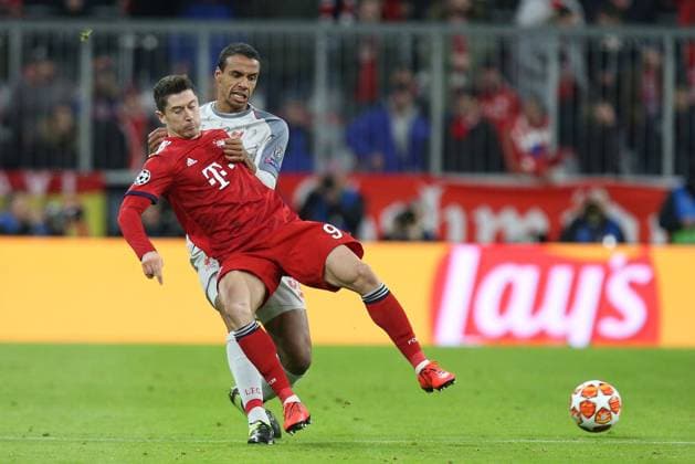 l r in duel action with Robert Lewandowski 9 FC Bayern Muenchen and Joel Matip 32 Liverpool FC FC Bayern Muenchen vs. Liverpool FC Football Champions League Round of 16 13 03 2019 Munich Bayern Germany Copyright: xkolbert-press ChristianxKolbertx