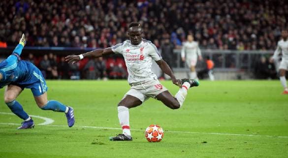 FC Bayern Munich FC Liverpool Germany Munich 13 03 2019 Football Champions League Season 2018 2019 Round of 16 FC Bayern Munich FC Liverpool v l Manuel New FC Bayern Munich Sadio Mane FC Liverpool Goal 0 1 Mane