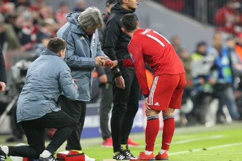 FC Bayern Muenchen team doctor Dr Hans Wilhelm Mueller Wohlfahrt treats James Rodriguez 11 FC Bayern Muenchen at the bleeding hand FC Bayern Muenchen vs. Liverpool FC Football Champions League Round of sixteen 13 03 2019 Munich Bayern Germany Copyright: xkolbert-press ChristianxKolbertx