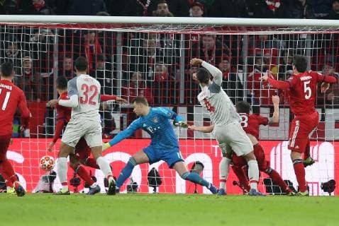 Virgil van Dijk 4 Liverpool FC scores goal to 1 2 Manuel Neuer 1 FC Bayern Muenchen Mats Hummels 5 FC Bayern Muenchen FC Bayern Muenchen vs Liverpool FC Football Champions League Round of 16 13 03 2019 Muenchen Bayern Germany Copyright: xkolbert-press ChristianxKolbertx