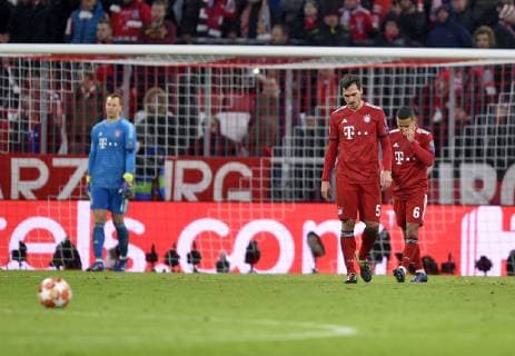 13 03 2019 Football UEFA Champions League 2018 2019 Round of sixteen return FC Bayern Munich FC Liverpool at Allianz Arena Munich v l Goalkeeper Manuel Neuer FC Bayern München Mats Hummels Bayern Munich and Thiago FC Bayern Munich react shocked to the 1 3 DFL and DFB regulations prohibit any use of photographs as image sequences and or quasi video