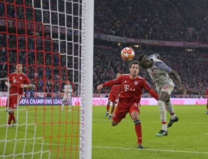 13 03 2019 Soccer UEFA Champions League 2018 2019 Round of sixteen return FC Bayern Munich FC Liverpool in the Allianz Arena Munich Head ball goal to the 1 3 of Sadio Mane re FC Liverpool Mats Hummels Bayern Munich can only watch DFL and DFB regulations prohibit any use of photographs as image sequences and or quasi video
