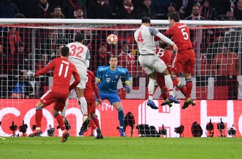 FOOTBALL CHAMPIONS LEAGUE SAISON 2018 2019 ACHTELFINAL RUECKSPIEL FC Bayern Muenchen FC Liverpool 13 03 2019 Niklas Suele 3 v l FC Liverpool scores the goal to 1 2 James Rodriguez goalkeeper Manuel Neuer Javi Martinez Javier and Mats Hummels v l all FC Bayern Muenchen come too late