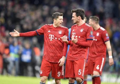 13 03 2019 Football UEFA Champions League 2018 2019 Round of sixteen return FC Bayern Munich FC Liverpool at Allianz Arena Munich v l Robert Lewandowski FC Bayern Munich and Mats Hummels Bayern Munich are disappointed after the match and discuss DFL and DFB regulations prohibit any use of photographs as image sequences and or quasi video