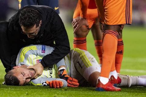 13 03 2019 xslx Football Champions League FC Barcelona Olympique Lyon emspor v l Anthony Lopes Olympique Lyonnnais will be treated by doctor DFL DFB REGULATIONS PROHIBIT ANY USE OF PHOTOGRAPHS as IMAGE SEQUENCES and or QUASI VIDEO Barcelona