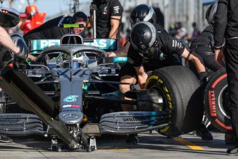 March 15, 2019: Mechanics practise a pit stop for Valtteri Bottas (FIN) 77 from the Mercedes AMG Petronas Motorsport team during practice session two at the 2019 Australian Formula One Grand Prix at Albert Park, Melbourne, Australia. Cal Media Formula One 2019: Australia - Practice 1 and 2 - ZUMAc04_ 20190315_zaf_c04_052 Copyright: xSydneyxLowx