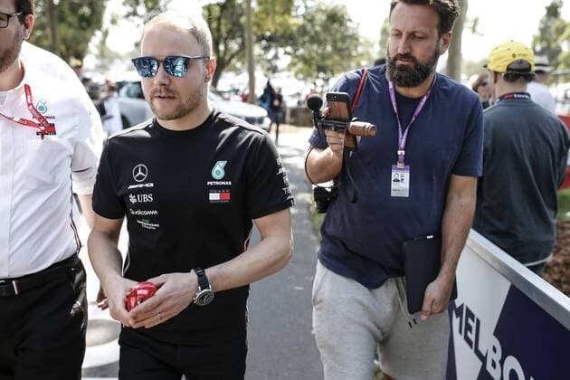 Motorsports: FIA Formula One World Championship WM Weltmeisterschaft 2019, Grand Prix of Australia, 77 Valtteri Bottas (FIN, Mercedes AMG Petronas Motorsport), Paul Ripke (GER) Melbourne Australia