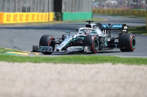 (190316) -- MELBOURNE, March 16, 2019 -- Mercedes driver Lewis Hamilton competes during the Qualifying session of Formula 1 Australian Grand Prix 2019 at the Albert Park in Melbourne, Australia, March 16, 2019. ) (SP)AUSTRALIA-MELBOURNE-F1-GRAND PRIX 2019-QUALIFYING BaixXuefei 