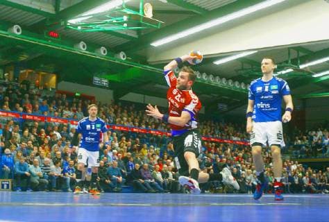 Scored by Steffen Köhler Lübeck left Eric Meinhardt Aue right Kevin Roch Aue Handball 2 Liga 2018 19 EHV Aue VfL Lübeck Schwartau on 16 3 2019 EHV Aue VfL Lübeck Schwartau