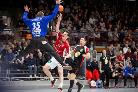 Lübbecke Germany 16 03 2019 2 Handball Bundesliga 2018 2019 TuS N Lübbecke vs Handball Sportverein Hamburg L R Joel Birlehm Lübbecke Dominik Axmann Hamburg Lübbecke Nordrhein Westfalen Germany Merkur Arena