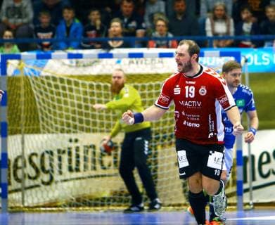 In Jubelpose Jan Schult Lübeck on this day with 5 goals best VfB scorer Handball 2 League 2018 19 EHV Aue VfL Lübeck Schwartau 26 27 at 16 3 2019 EHV Aue VfL Lübeck Schwartau