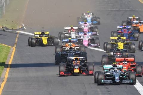 March 17, 2019: Daniel Ricciardo (AUS) 3 from the Renault F1 Team crashes at the start of the 2019 Australian Formula One Grand Prix at Albert Park, Melbourne, Australia. Cal Media Formula One 2019: Australia - Race Day - ZUMAc04_ 20190317_zaf_c04_007 Copyright: xSydneyxLowx