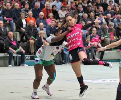 8 Monika Kobylinska TusSis Metzingen 10 Prudence Georgette Kinlend FRISCH AUF Goeppingen Handball 1 HBF TusSies Metzingen vs FRISCH AUF Goeppingen 2019 03 16 Handball 1 HBF Women TusSies Metzingen vs FRISCH AUF Goeppingen Metzingen Copyright: xBaur xEibner-Pressefotox EP_soba