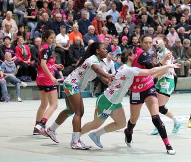 8 Monika Kobylinska TusSis Metzingen 9 Johanna Schindler FRISCH AUF Goeppingen mi 10 Prudence Georgette Kinlend FRISCH AUF Goeppingen li Handball 1 HBF TusSies Metzingen vs FRISCH AUF Goeppingen 2019 03 16 Handball 1 HBF Women TusSies Metzingen vs FRISCH AUF Goeppingen Metzingen Copyright: xBaur xEibner-Pressefotox EP_soba