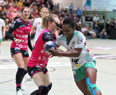 10 Prudence Georgette Kinlend FRISCH AUF Goeppingen 22 Maren Weigel TusSis Metzingen Handball 1 HBF TusSies Metzingen vs FRISCH AUF Goeppingen 2019 03 16 Handball 1 HBF Women TusSies Metzingen vs FRISCH AUF Goeppingen Metzingen Copyright: xBaur xEibner-Pressefotox EP_soba