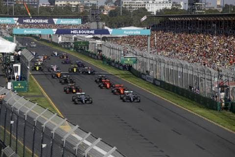 Motorsports: FIA Formula One World Championship WM Weltmeisterschaft 2019, Grand Prix of Australia, Start, 77 Valtteri Bottas (FIN, Mercedes AMG Petronas Motorsport), 44 Lewis Hamilton (GBR, Mercedes AMG Petronas Motorsport), 33 Max Verstappen (NLD, Aston Martin Red Bull Racing), 5 Sebastian Vettel (GER, Scuderia Ferrari Mission Winnow), 16 Charles Leclerc (MCO, Scuderia Ferrari Mission Winnow), Melbourne Australia