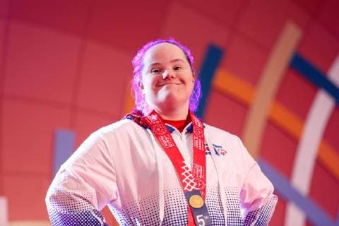 Sport Bilder des Tages March 17, 2019 - Abu Dhabi, United Arab Emirates - Athlete from USA shows her emotions when receiving their medals during declaration ceremony at the Special Olympics World Games in Abu Dhabi National Exhibition Centre, United Arab Emirates on March 17, 2019. Special Olympics is a worldwide organization which organize sports competitions for people with learning difficulties. Summer World Games take place every 4 years. 7500 athletes from nearly 200 countries compete in 24 Olympic disciplines in Abu Dhabi Games in 2019. Special Olympics In Abu Dhabi 2019  - ZUMAn230 20190317_zaa_n230_744 Copyright: xDominikaxZarzyckax