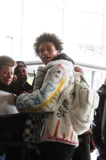 Leroy Sane (Deutschland) - Ankunft im Ritz Carlton Hotel in Wolfsburg zum Freundschaftsspiel Deutschland vs. Serbien in der Volkswagen Arena in Wolfsburg - Deutschland, Fussball, Mann, Maenner,18.03.2019 *** Leroy Sane Germany Arrival at the Ritz Carlton Hotel in Wolfsburg for a friendly match Germany vs. Serbia at the Volkswagen Arena in Wolfsburg Germany Football Man Men 18 03 2019
