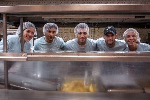 (L-R) Spanish tennis players Garbine Muguruza and David Ferrer and their colleagues Borac Coric, Grigor Dimitrov and Anett Kontaveit pose at a soup kitchen, in Miami, Florida, United States, 19 March 2019, where they took part in a solidary initiative to feed people in need. David Ferrer and Muguruza participate in charity in Miami !ACHTUNG: NUR REDAKTIONELLE NUTZUNG!  Copyright: xGiorgioxVierax AME9015 20190319-636886315659734869