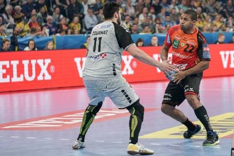 v li Nicolas Tournat HBC 11 Mads Mensah Larsen RNL 22 Action Action Game scene Handball Champions League Rhein Neckar Löwen HBC Nantes xozx