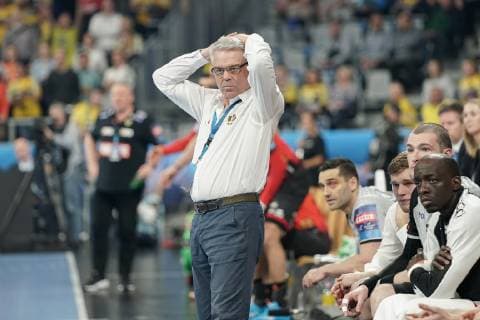 Thierry Anti trainer head coach HBC Nantes single frame action action disappointed looking disappointed frustration disappointed pessimistic handball champions league Rhine Neckar lion HBC Nantes Rhein Neckar xozx