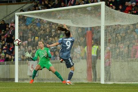 Jovana Damnjanovic FC Bayern Munich Parade Barbora Votikova Goalkeeper Slavia Prague Prague Czech Republic 20 03 2019 Football Womens football Slavia Prague FC Bayern Munich xklx