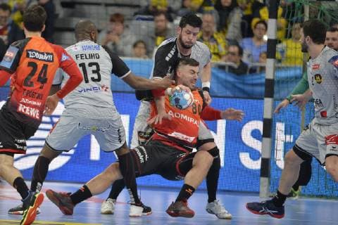 Rhein Neckar Loewen HBC Nantes Rhein Neckar Loewe Jannik Kohlbacher No 80 against Nantes in the Champions League match Round of 16 Rhein Neckar Loewen HBC Nantes Mannheim 20 03 19 Handball Round of 16 Champions League Mannheim Baden Wuerttemberg Germany SAP Arena