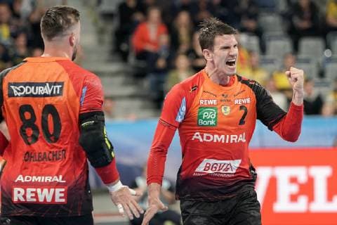 v left Jannik Kohlbacher RNL 80 Andre Schmid Andy Schmid RNL 2 cheer on the goal to 29 25 cheer goal cheer goal success celebrate the goal goal celebration cheer on the goal optimistic game scene highlight action action handball champions league Rhein Neckar Löwen HBC Nantes xozx