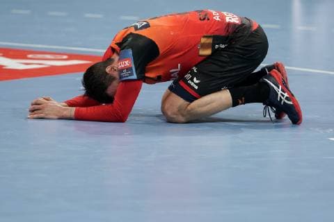 Andre Schmid Andy Schmid RNL 2 lies disappointed on the floor because in the end there was only a 2 goals advantage Action Action Scene Handball Champions League Rhein Neckar Löwen HBC Nantes xozx