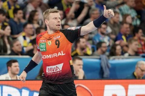 Gudjon Valur Sigurdsson RNL 9 with thumb up gesture confident optimistic optimistic single picture cheers on goal cheers goal celebration celebrate the goal goal celebration cheers on goal optimistic game scene highlight action action handball champions league Rhine Neckar lions HBC Nantes xozx