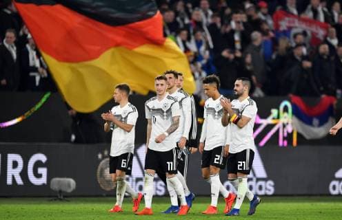 Joshua Kimmich Germany Leon Goretzka Germany Niklas Stark Germany Marco Reus Germany Thilo Kehrer Germany Ilkay Gündogan Germany after the match on the lap of honour slightly disappointed Germany Serbia friendly match test match National Team DFB 2019 Football Soccer Soccer Men Germany Germany Wolfsburg 20 3 2019 DFB RULES PROHIBIT USE IN MMS SERVICES VIA HANDHELD DEVICES UNTIL TWO HOURS AFTER A MATCH AND ANY USAGE ON INTERNET OR ONLINE MEDIA SIMULATING VIDEO FOOTAGE DURING THE MATCH