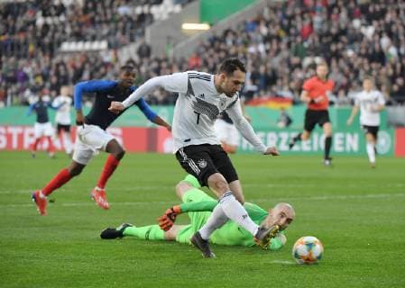 21 03 2019 Football U 21 International match Germany France Levin Oeztunali Levin Öztunali Germany mi scores the goal to 1 0 Goalkeeper Paul Bernardoni is powerless DFB REGULATIONS PROHIBIT ANY USE OF PHOTOGRAPHS AS IMAGE SEQUENCES AND OR QUASI VIDEO Team2