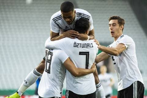 GER LS DFB U21 Germany vs. France 21 03 2019 Stadion Essen Essen GER LS DFB U21 Germany vs. France DFB REGULATIONS PROHIBIT ANY USE OF PHOTOGRAPHS AS IMAGE SEQUENCES AND OR QUASI VIDEO in picture picture shows cheering German team with Benjamin Henrichs DFB U21 2 Mahmoud Dahoud DFB U21 8 and the scorer Levin Oeztunali DFB U21 7 nordphotox xRauch nph00251