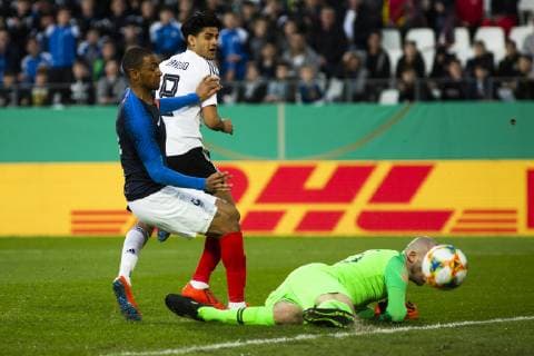 GER LS DFB U21 Germany vs France 21 03 2019 Stadion Essen Essen GER LS DFB U21 Germany vs France DFB REGULATIONS PROHIBIT ANY USE OF PHOTOGRAPHS AS IMAGE SEQUENCES AND OR QUASI VIDEO picture shows Paul Bernardoni France U21 23 clears the shot of Mahmoud Dahoud DFB U21 8 nordphotox xRauch nph00251