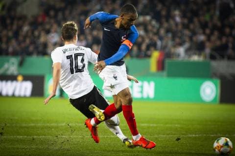 GER LS DFB U21 Germany vs France 21 03 2019 Stadion Essen Essen GER LS DFB U21 Germany vs France DFB REGULATIONS PROHIBIT ANY USE OF PHOTOGRAPHS AS IMAGE SEQUENCES AND OR QUASI VIDEO in picture picture shows Abdou Diallo France U21 4 clears in penalty area in front of Luca Waldschmidt DFB U21 10 nordphotox xRauch nph00251
