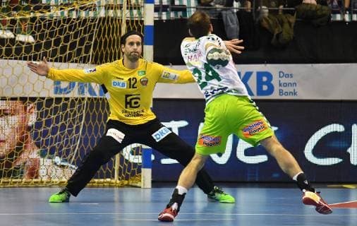 Marcel Schiller Göppingen back throw Silvio Heinevetter goalkeeper foxes foxes Berlin Frisch Auf Göppingen 1 Bundesliga DKB Handballbundesliga 2018 2019 men men men handball Germany Max Schmeling Halle Berlin 21 3 2019
