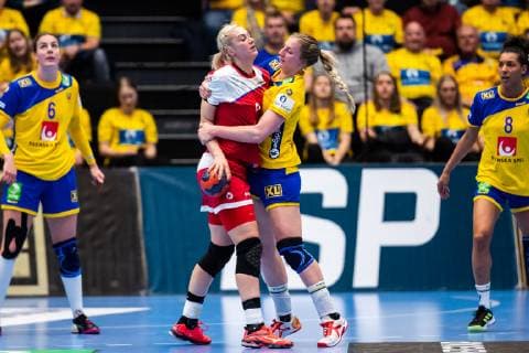 190322 Russias Anna Sen in duel with Swedens Linn Blohm during a handball match between Sweden and Russia on March 22, 2019 in Eskilstuna,  Copyright: ANDREASxLxERIKSSON BB190322AE008