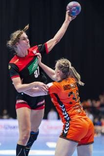 Handball Women Test match Netherlands Germany v li Alicia Stolle Germany Thuringer HC Celine Michielsen Netherlands Groningen MartiniPlaza Arena Netherlands