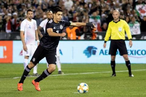 Raul Jimenez of Mexico executes a penalty during an International Friendly Länderspiel match between Mexico and Chile at SDCCU Stadium in San Diego, California, USA, 22 March 2019. EFE Alejandro Gutierrez Mora Mexico vs Chile !ACHTUNG: NUR REDAKTIONELLE NUTZUNG!  Copyright: xAlejandroxGutiérrezxMorax AME438 20190323-636889196462858665