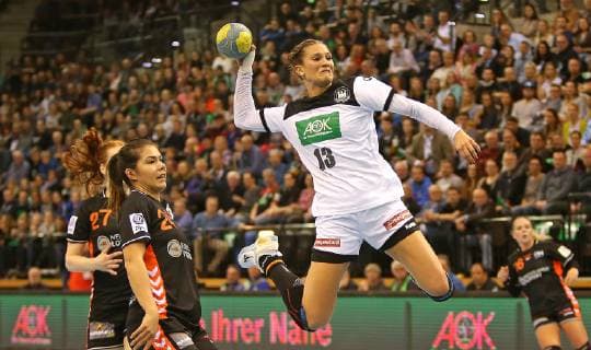 23 03 2019 Handball Women International Germany Netherlands in the EWE Arena Oldenburg L R Dione Housheer Netherlands Martine Smeets Netherlands Julia Behnke Germany at the throw