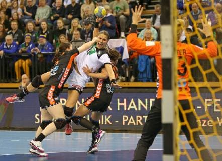 23 03 2019 Handball women international Germany Netherlands at EWE Arena Oldenburg Laura van der Heijden li Netherlands and Kelly Vollebregt re Netherlands against Xenia Smits mi Germany